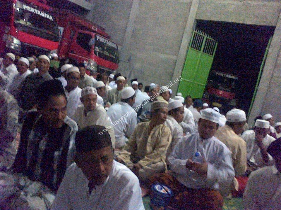 Masyarakat Surabaya sedang mengikuti pengajian Murobhatotul Ittihadiyah 