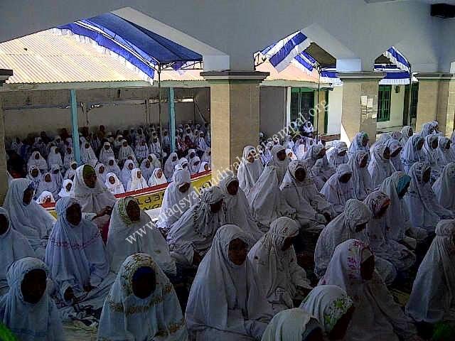 Masyarakat, muhibbin dan ikhwan akhawat mengikuti haul masyayikh teja barat