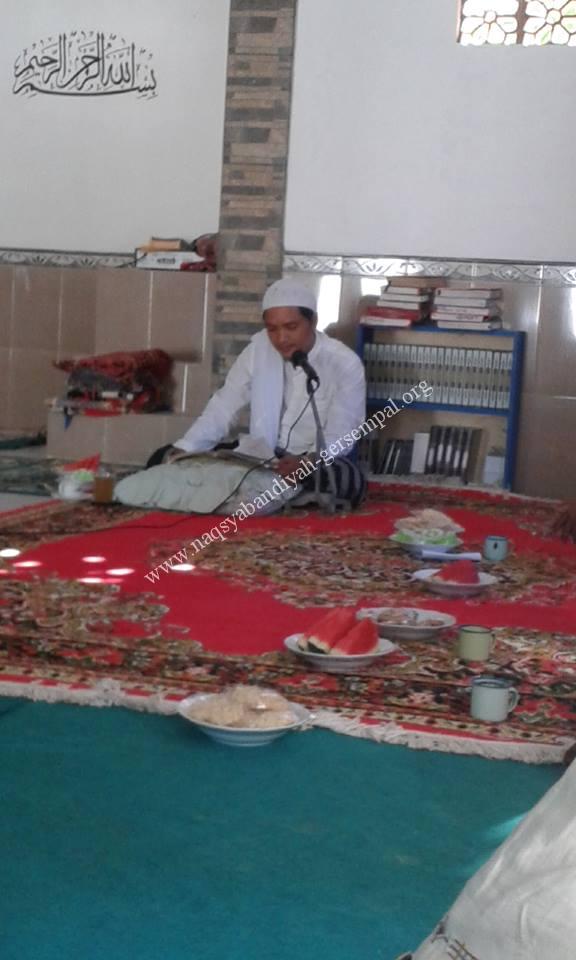 KH. Abdul Ghofur Mughis menyampaikan Mauidhoh Hasanah