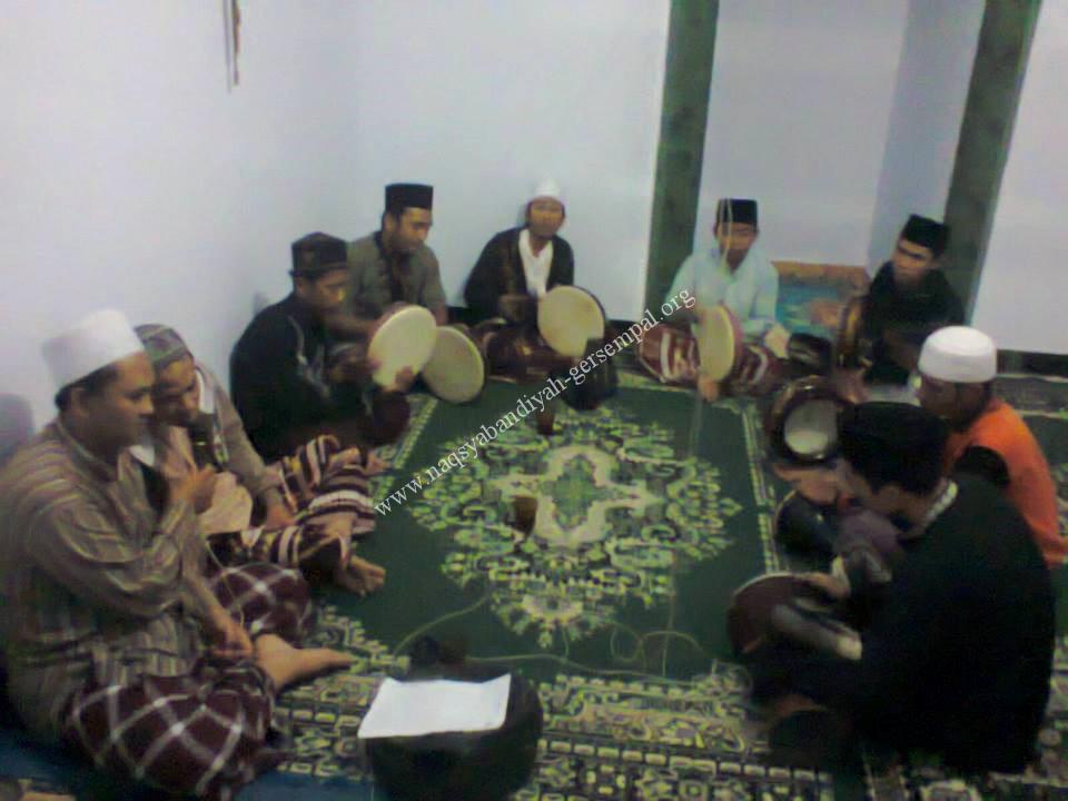 Kelompok Hadrah Al-Banjary SITQON Lumajang mengadakan latihan