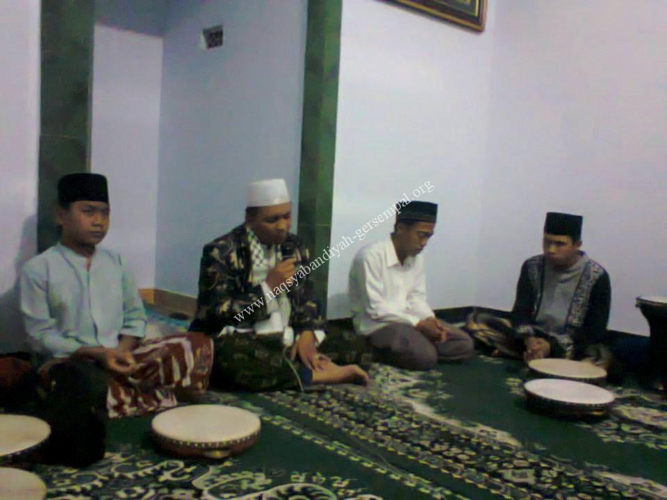 Kelompok Hadrah Al-Banjary SITQON Lumajang mengadakan latihan