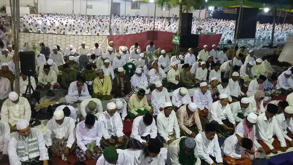 Jama'ah Thariqat An-Naqsyabandiyah Gersempal mengikuti Haul Masyayikh