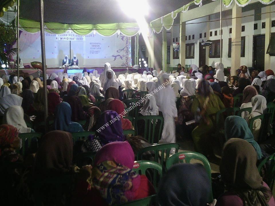 Santriwati Pesantren Darul Ulum II Al-Wahidiyah
