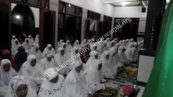 Jama'ah SITQON Surabaya mengikuti dzikir bersama di Masjid Nurul Huda