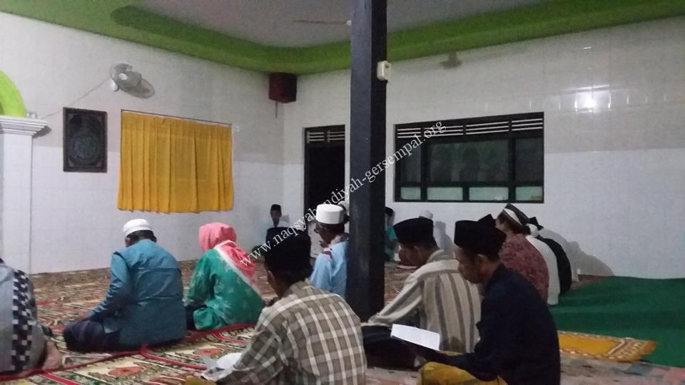 Jama'ah SITQON Naqsyabandiyah Gersempal untuk wilayah Aeng Sare Sampang mengikuti kegiatan ruti