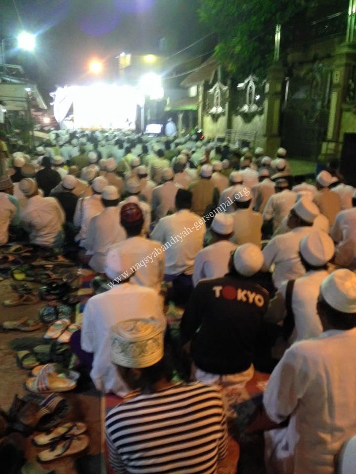 Jama'ah SITQON dan IS'AD II mengikuti kegiatan Istighotsah SITQON dan pembacaan Sholawat Tawassuliyah