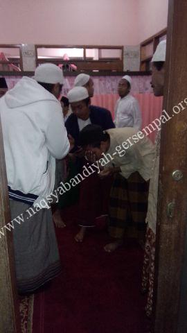 Tampak KH. R. Syaifullah Ja'far (Ketua Lajnah Pendidikan dan Dakwah SITQON Pusat) ditengah-tengah Jama'ah