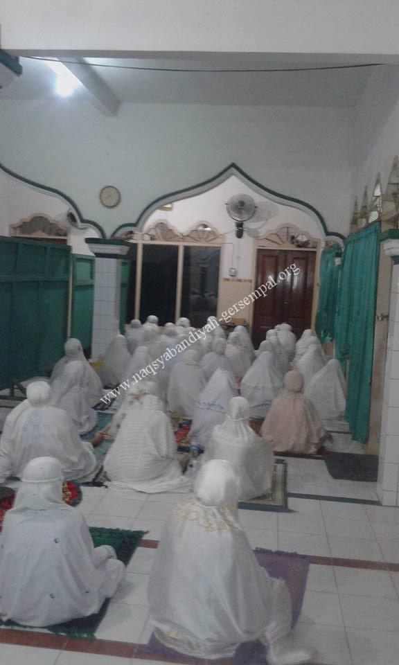Tampak Akhawat dan Muhibbin mengikuti kegiatan SITQON Surabaya