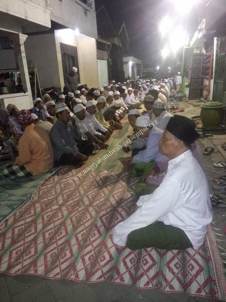 Masyarakat mengikuti kegiatan Murobbatotul Ittihadiyah dan SITQON Surabaya