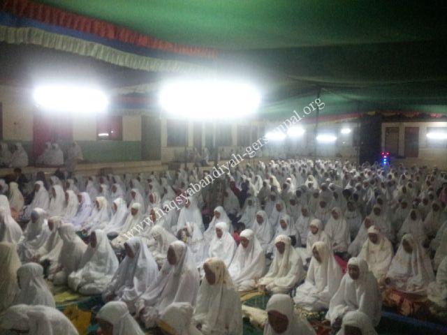 Jama'ah SITQON larut dalam kegiatan dzikir