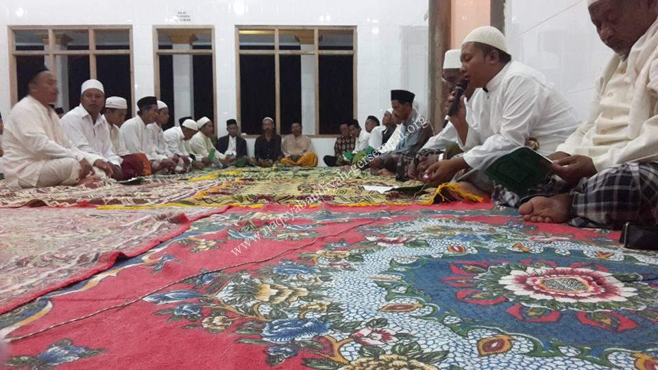 Tampak Pengurus SITQON Naqsyabandiyah Gersempal dan Jama'ah mengikuti kegiatan rutinitas