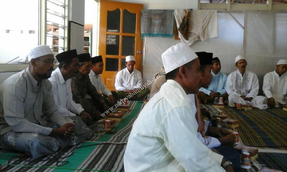 Jama'ah SITQON sedang mengikuti kegiatan Majlis Dzikir dan Istightsah SITQON Pamekasan