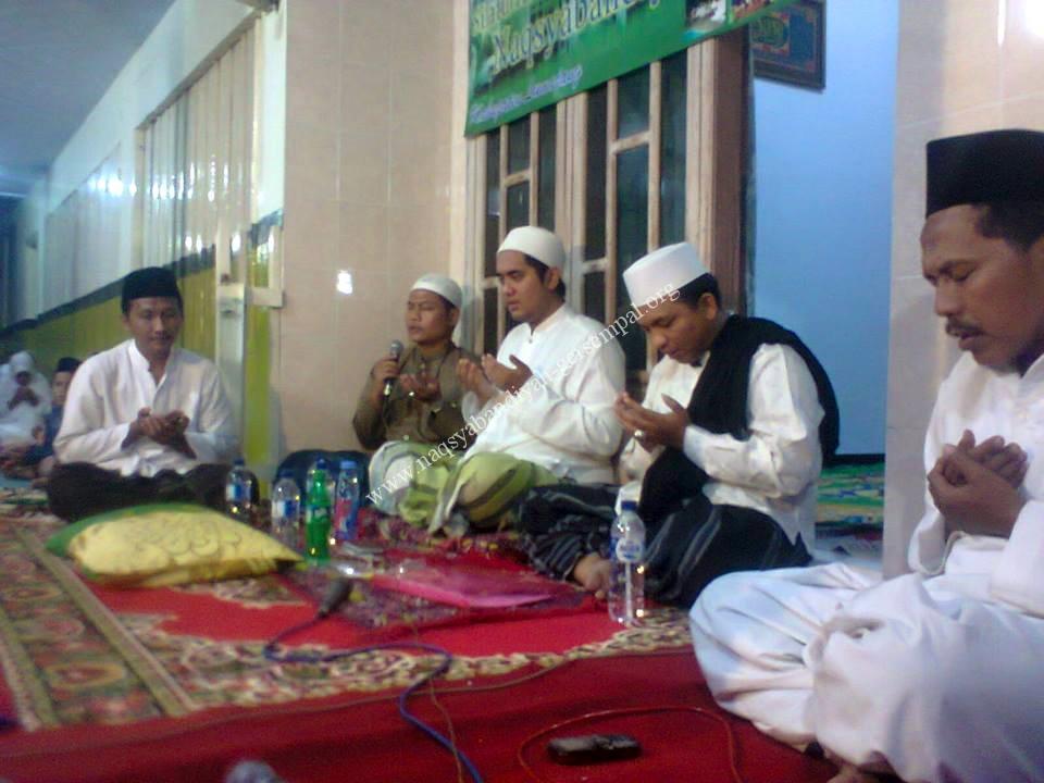 KH. R. Syaifullah Ja'far dan KH. R. Amin Syafiuddin memimpin kegiatan Majelis Ta'lim SITQON Lumajang