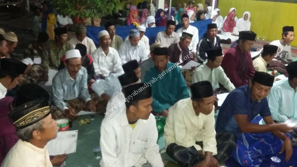 Ikhwan Akhawat serta simptisan Naqsyabandiyah Gersempal mengikuti kegiatan SITQON Lumajang