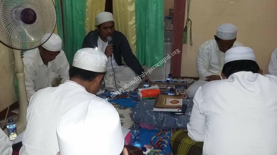 Tampak Almukarrom KH.R. Syaifullah Ja'far menyampaikan pengajian