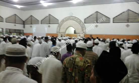 Kegiatan Mubaya'ah dan Tawajjuh yang dipimpin oleh Guru Mursyid An-Naqsyabandiyah Mudzhari Gersempal Al-Arif Billah Hadrotus Syeikh KH.R. Ahmad Ja'far QS.