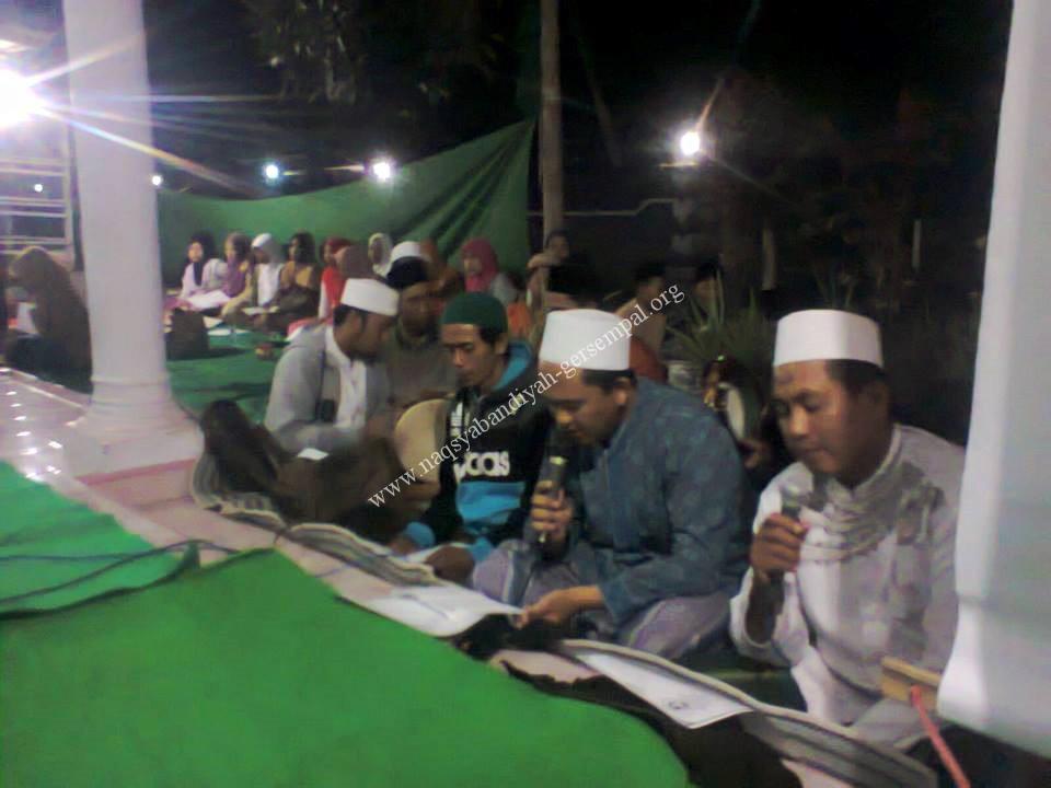 Ikhwan Akhawat dan Simpatisan Naqsyabandiyah Gersempal untuk Kabupaten Lumajang, mengikuti majlis ta'lim SITQON