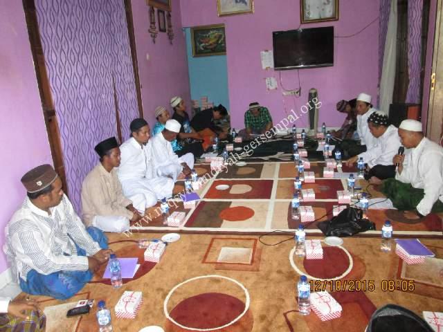 Jama'ah SITQON Bali mengikuti kegiatan pembacaan Sholawat di Denpasar