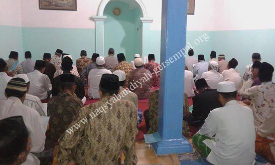 Jama'ah SITQON Ranting Blumbungan Pamekasan, mengikuti kegiatan di Kediaman Ustad Agus Salim