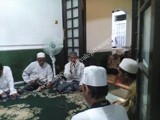 Tampak Ustad Khoirul Anam memimpin kegiatan SITQON Surabaya