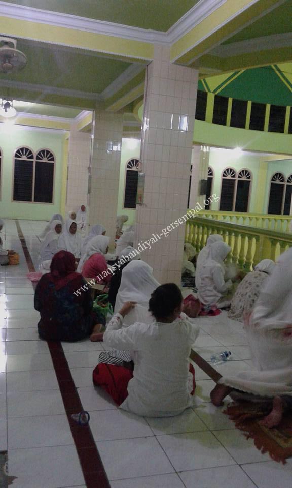 Akhowat SITQON sedang beristigotsah di Masjid Jamik Dupak Surabaya