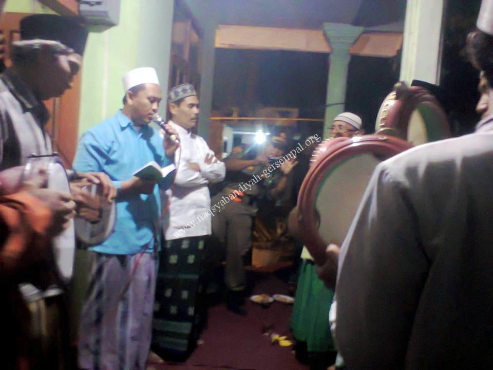 Tampak Hadrah Bagian Seni dan Budaya SITQON Lumajang pada acara silaturrahim dengan Masyarakat Gondoruso