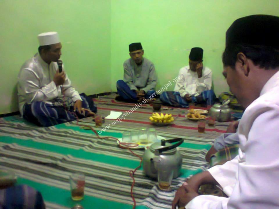 Kyai Mohammad Mas'ud (Gus 'Ud) menyampaikan Mauidhoh Hasanah ditengah-tengah Masyarakat Gondoruso.