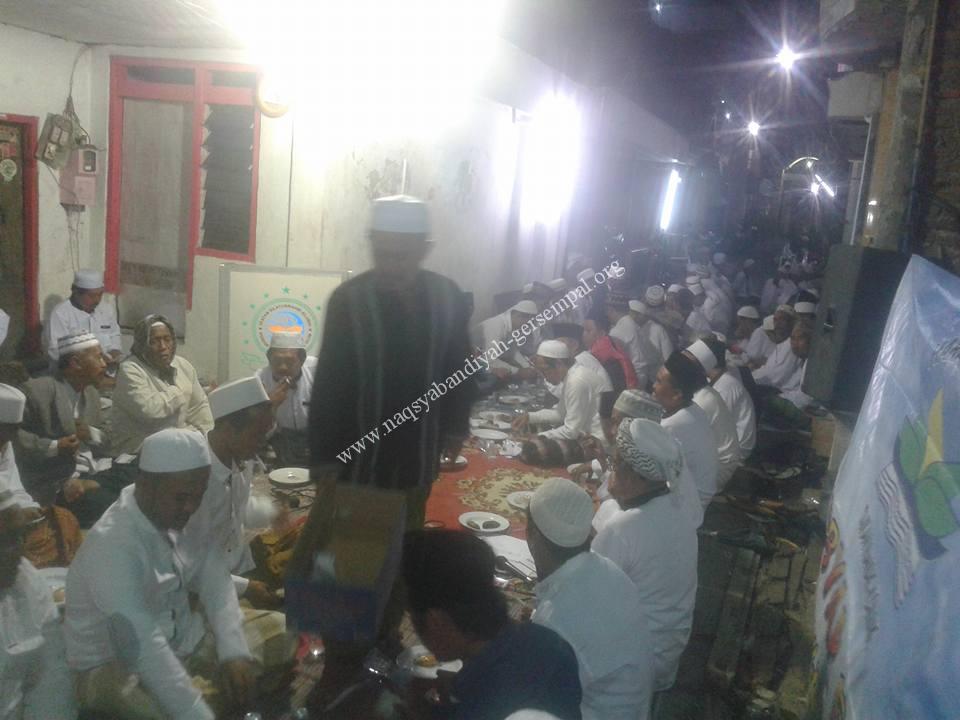 Tampak jama'ah IS'AD dan SITQON Surabaya, mengikuti kegiatan rutinitas