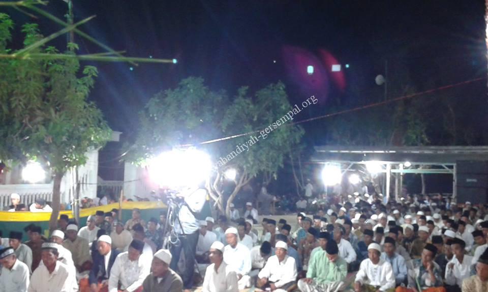 Ikhwan Akhawat dan Muhibbin Naqsyabandiyah Gersempal Pulau Sepudi Sumenep sedang mengikuti kegiatan
