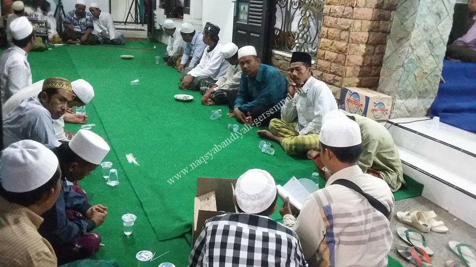 Jama'ah SITQON Surabaya berkumpul di Bulak Banteng Surabaya guna mengikuti kegiatan rutinitas.