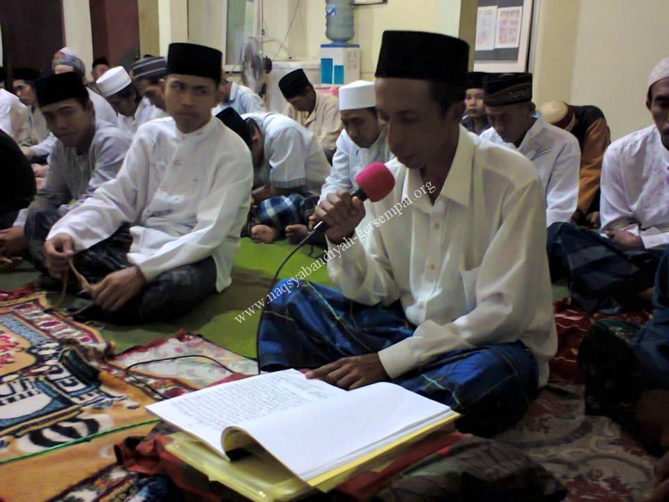 Jama'ah SITQON Lumajang sedang mengikuti "Khotmil Khwajagan"