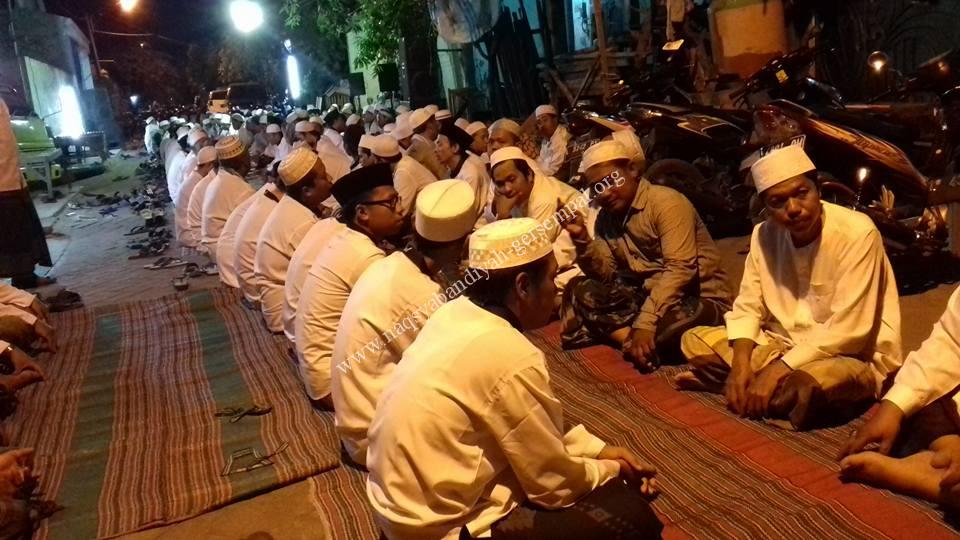 Jama'ah SITQON Surabaya dan IS'AD I sedang mengikuti kegiatan