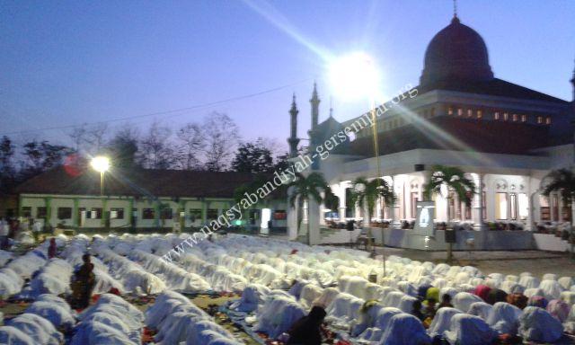 Dzikir bersama SITQON Naqsyabandi Gersempal di PP. Darul Ulum II Gersempal Omben Sampang