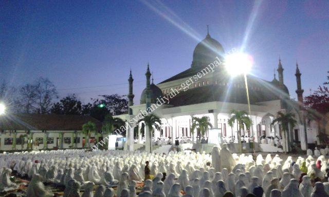 Jama'ah SITQON sedang mngikuti kegiatan sholat berjema'ah