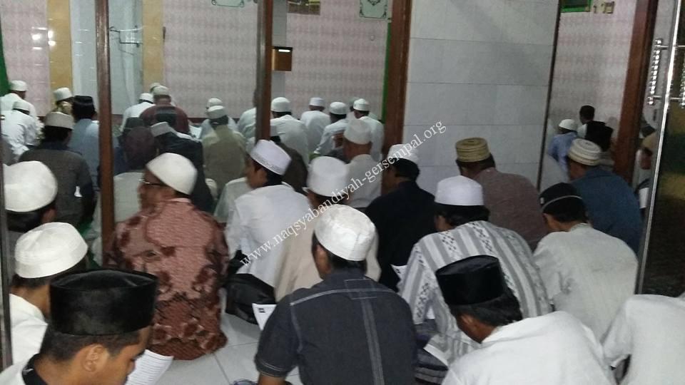 Jama'ah SITQON Pasuruan sedang mengikuti kegiatan "Dzikir bersama"