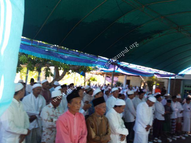 Tampak jama'ah SITQON sedang mengikuti pembacaan Sholawat "Mahallul Qiyam"