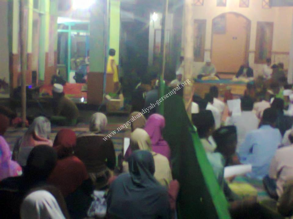 Ikhwan/akhowat dan Simpatisan Naqsyabandiyah Gersempal untuk Lumajang sedang mengikuti kegiatan SITQON Lumajang