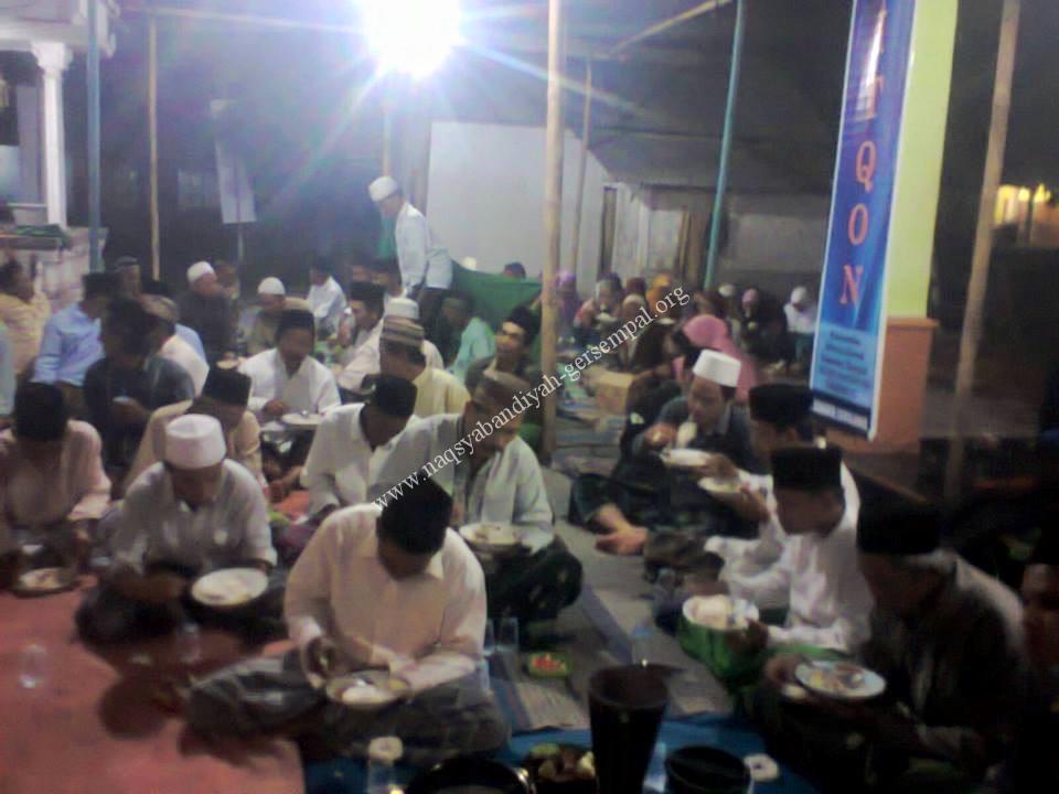 Jama'ah SITQON Lumajang sedang mengikuti kegiatan Maulid Nabi SAW