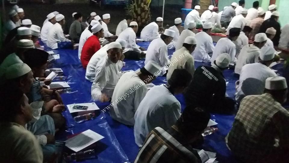 Jama'ah sedang mengikuti dzikir bersama SITQON Sidoarjo