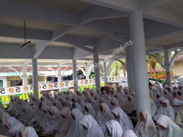 Tampak Akhawat Naqsyabandi Mudzhari Gersempal bertawajjuh di Masjid Al-Kautsar