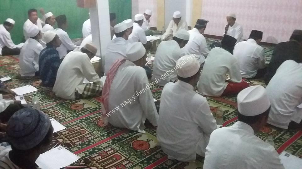 Pembacaan Sholawat Tawassuliyah dipandu oleh Ust. Khoirul Anam