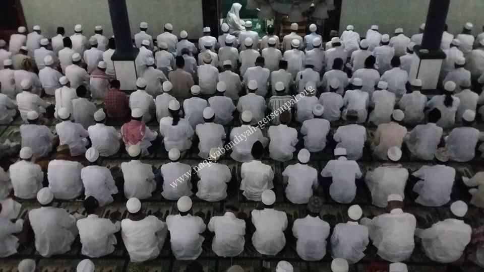 Tampak Jama'ah SITQON Surabaya sedang mengikuti dzikir bersama
