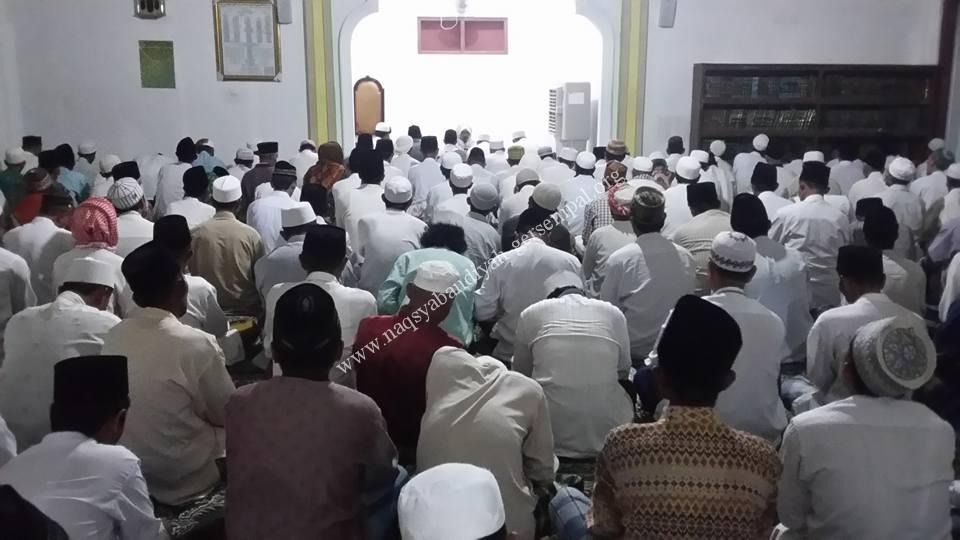 Jama'ah SITQON sedang mengikuti tausiyah dari Mursyid Thoriqoh Al-Arif Billah Hadrotus Syeikh KH. Ahmad Ja'far Qs