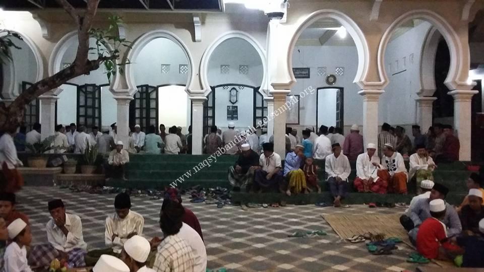 SITQON dan Masyarakat bangkalan mengikuti kegiatan maulid Nabi SAW
