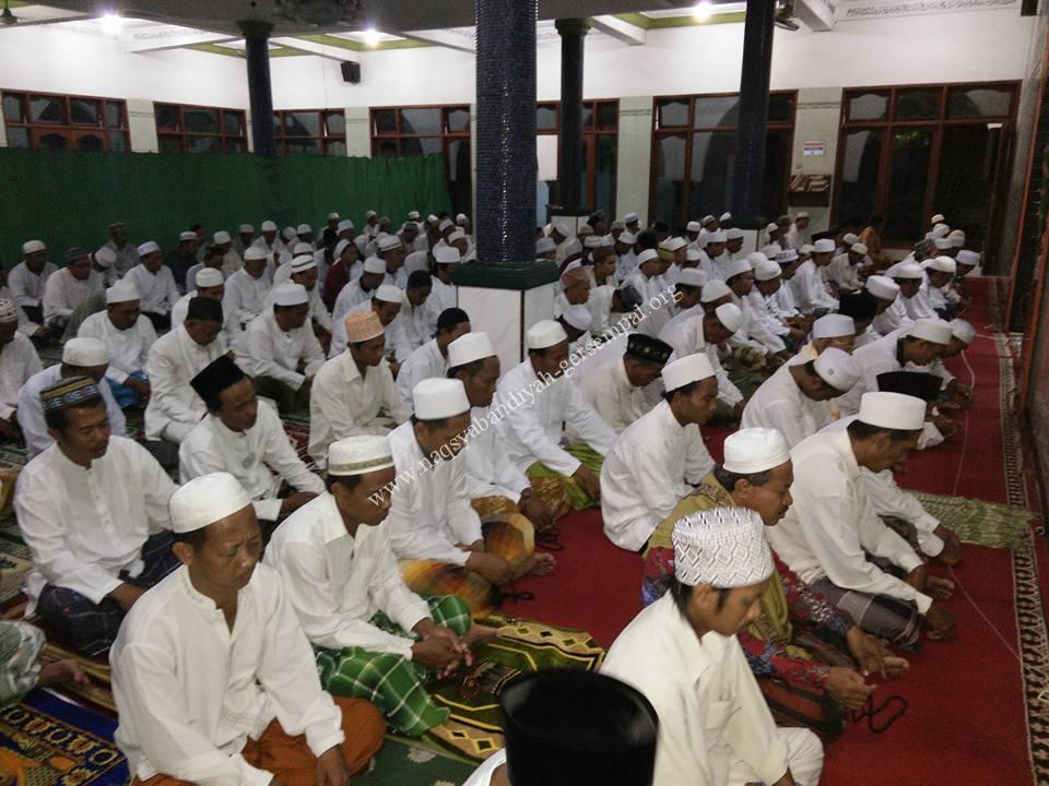 Jama'ah SITQON Surabaya mengikuti Majlis Dzikir dan Tawajjuh di Masjid Nurul Huda