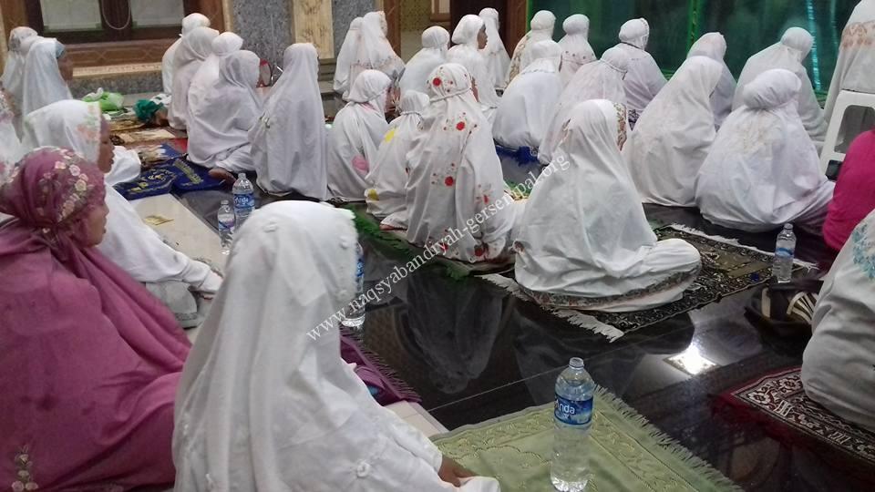 Akhowat dan simpatisan Naqsabandi Gersempal wilayah Tanah Merah Bangkalan sedang mengikuti kegiatan SITQON Bangkalan