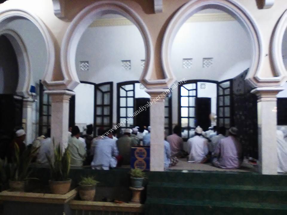 Tampak Jama'ah Thoriqoh Naqsyabandiyah Gersempal wilayah Tanah Merah Bangkalan mengikuti kegiatan Tawajjuh
