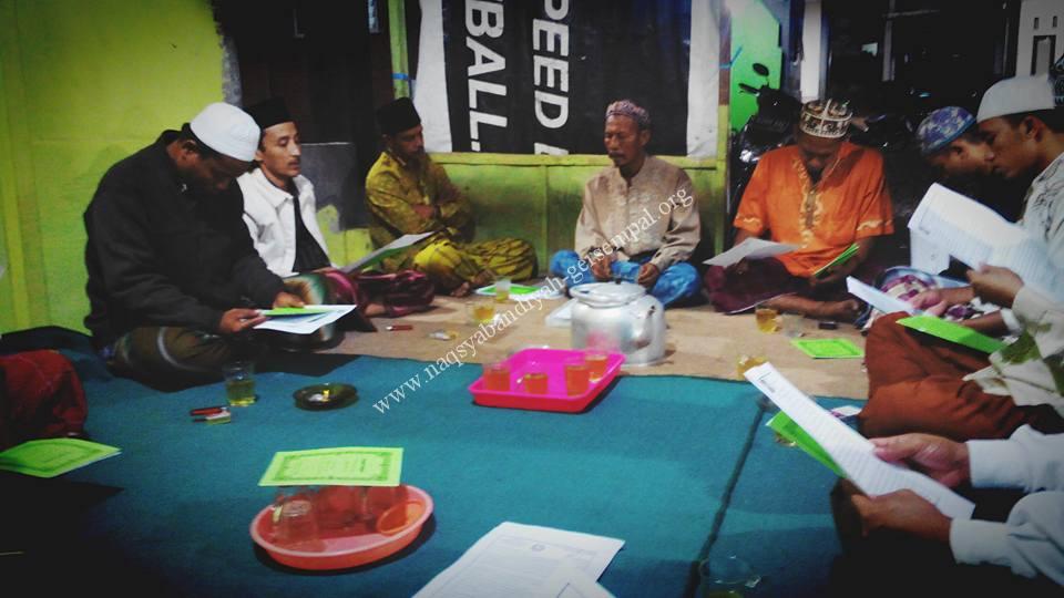 Tampak pengurus Cabang SITQON Malang dan Ikhwan Akhowat serta Simpatisan An-Naqsyabandiyah Gersempal sedang mengikuti kegiatan Bulanan