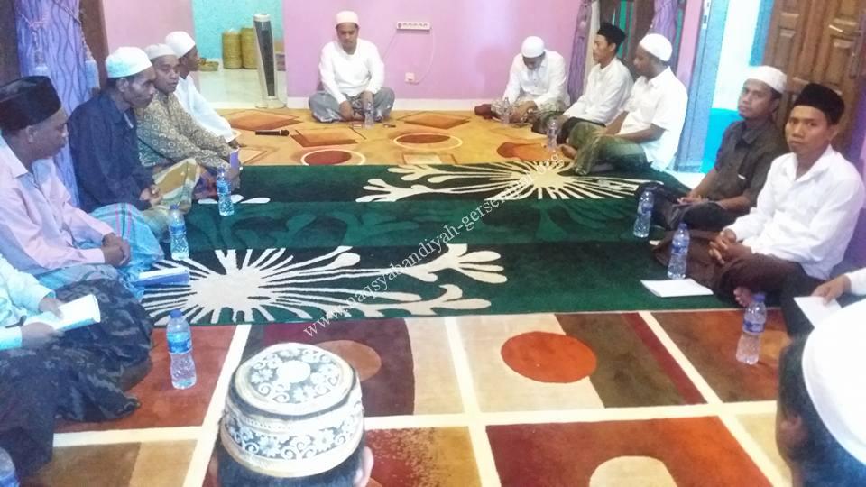 Tampak KH.R. Syaifullah Ja'far ditengah-tengah jama'ah SITQON Bali