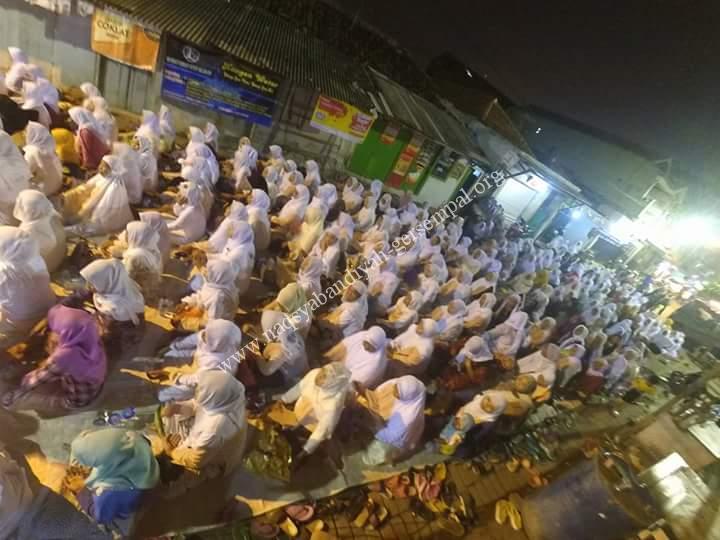 Tampak Jama'ah SITQON Surabaya mengikuti kegiatan dzikir bersama